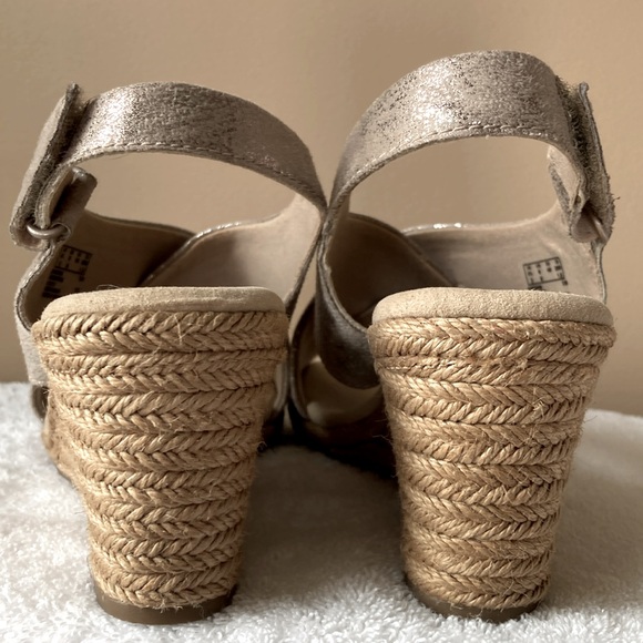 NWOB - Clark’s sling back wedge. Size 9. - Picture 3 of 14